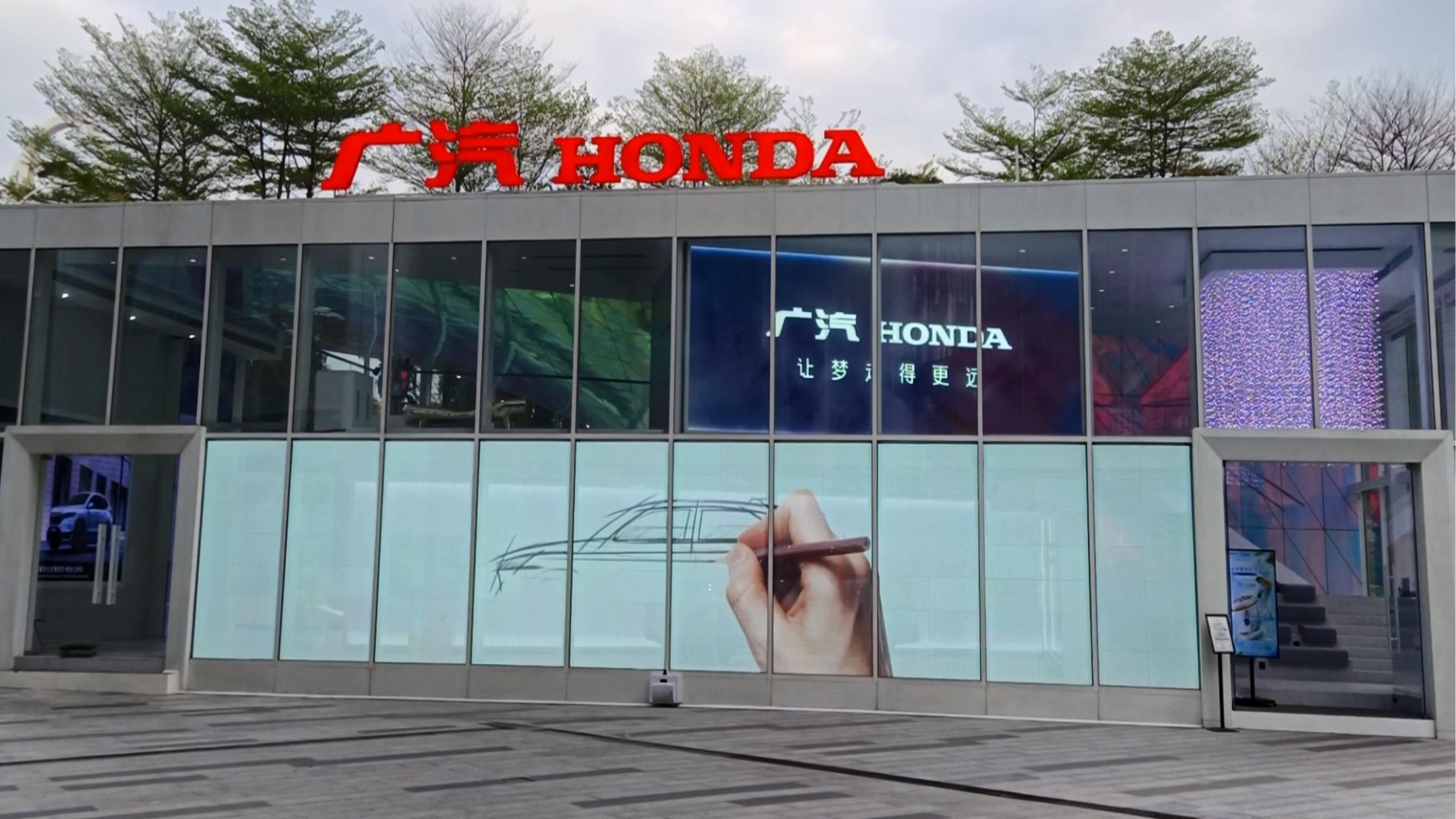 LED Film Screens for Automotive_01.jpg